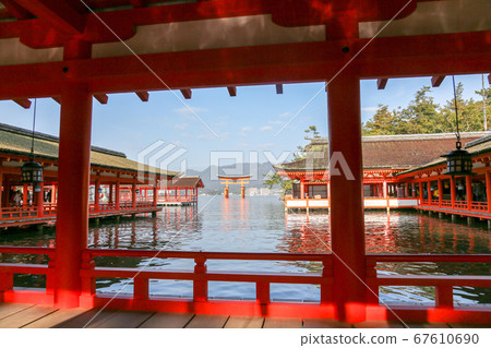 廣島縣秋季廿日市市宮島嚴島神社 67610690