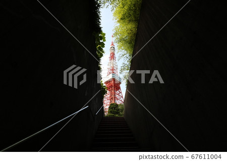 Tokyo Tower on a sunny day taken from the steps of the underground parking lot 67611004