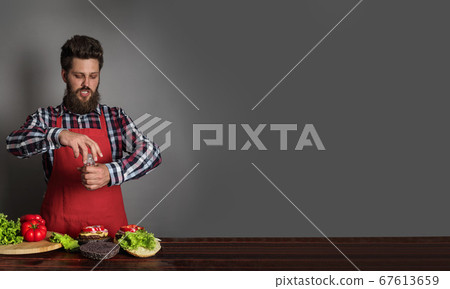 Man cooking burgers 67613659