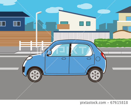 藍色的車，在晴朗的一天上運行 67615818