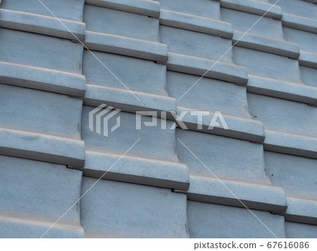 傳統的日本房屋的瓦屋頂 傳統的日本房屋的瓦屋頂 67616086