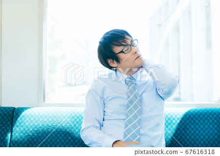 一個男人坐火車 一個男人坐火車 67616318