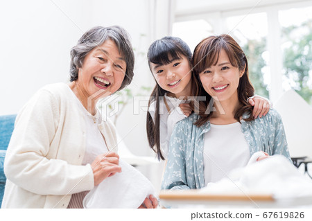 三代家庭，生活 67619826