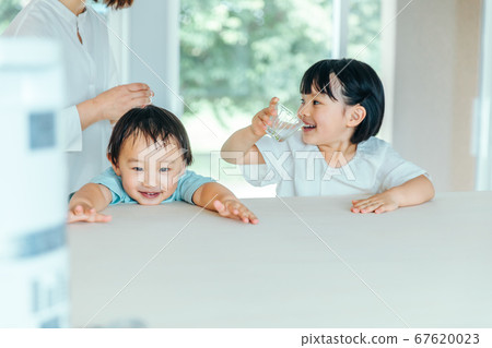 Children are talking with a smile in the refreshing white living room kids happy smile Children are talking with a smile in the refreshing white living room kids happy smile 67620023
