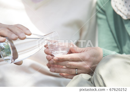 Hand pouring sake 67620252