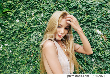 Smiling beautiful young woman Smiling beautiful young woman 67620718