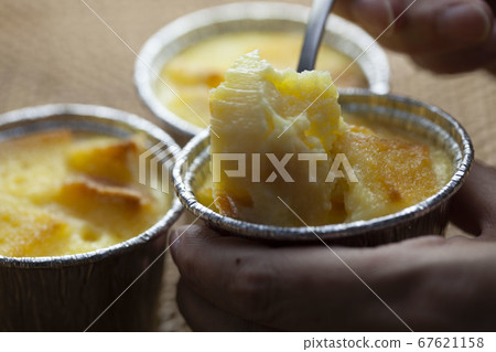 bread pudding 67621158