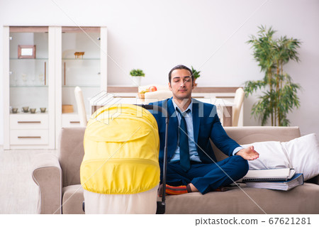 Young businessman looking after newborn at home 67621281