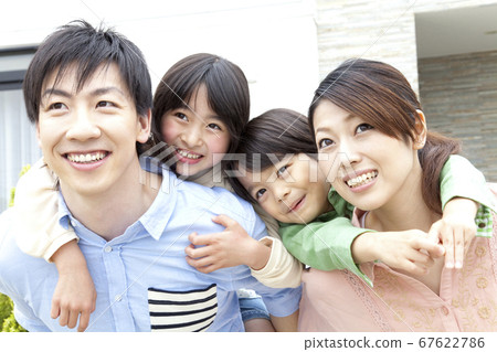 Smile parent and child 67622786