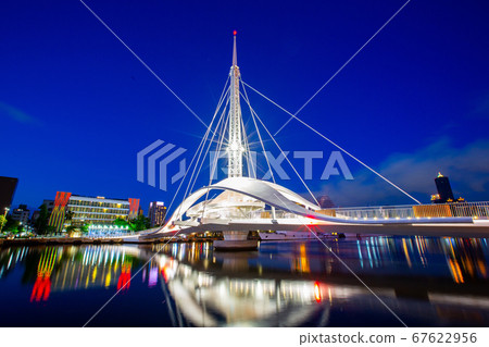 臺灣高雄駁二大港橋Taiwan Kaohsiung Pier Two Dagang Bridge 67622956