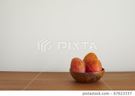 Ripe mango indoor shot 67623337