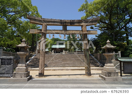 山口縣下關市調布紀念神社的鳥居 67626393