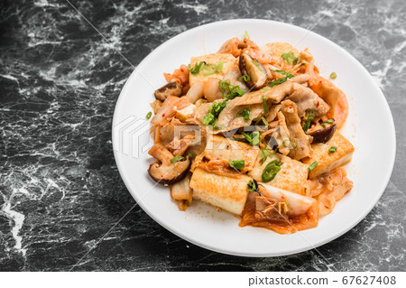 Fried pork kimchi and tofu 67627408