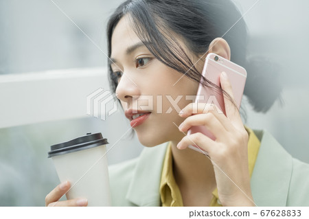 Female business woman 67628833