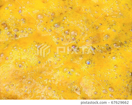 沸騰的蜂蠟煮的蜂蠟提取紋理材料背景 沸騰的蜂蠟煮的蜂蠟提取紋理材料背景 67629662