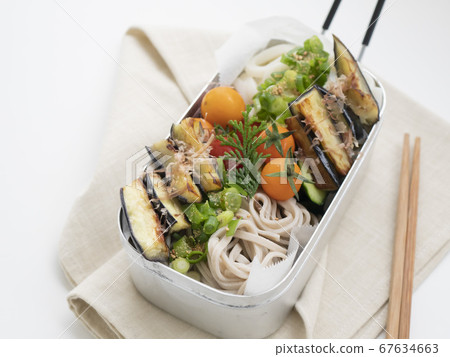 Outdoor, summer delicious lunch of Mestin [Bukkake soba salad] 67634663