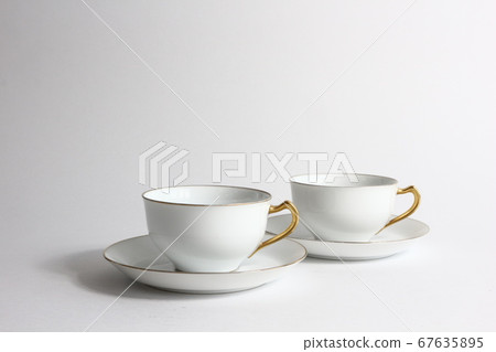 白瓷杯碟 67635895