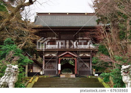 The Suijinmon of Mikuni Shrine: Mikuni, Sakai City, Fukui Prefecture 67638988