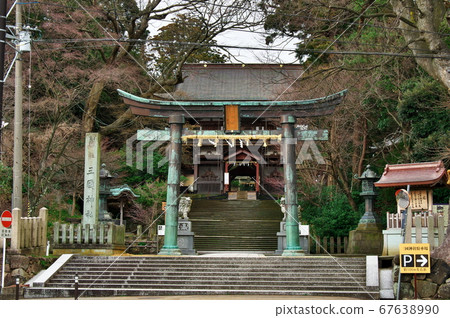 Suijinmon and Torii of Mikuni Shrine: Mikuni, Sakai City, Fukui Prefecture 67638990
