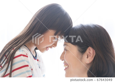 Grandmother and grandchild 67643049