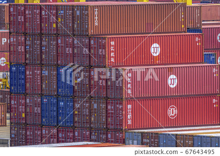 Port container image 67643495