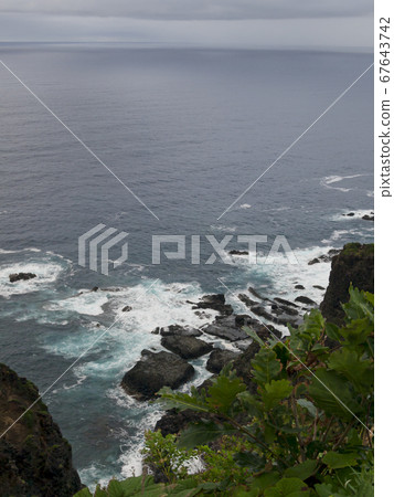 從懸崖上俯瞰的日本海02 從懸崖上俯瞰的日本海02 67643742