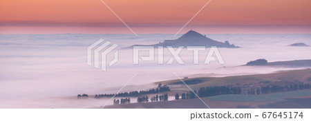 Fog in the fields Fog in the fields 67645174