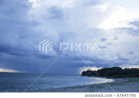 blue sky cloudy landscape, thunder on sea background