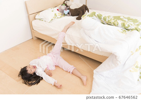 一個睡眠不好的女孩 67646562