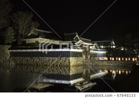 照亮了松本城黑門 照亮了松本城黑門 67648133