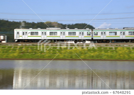 初夏的稻田和東北幹線205系列(原京葉線車輛) 初夏的稻田和東北幹線205系列(原京葉線車輛) 67648291