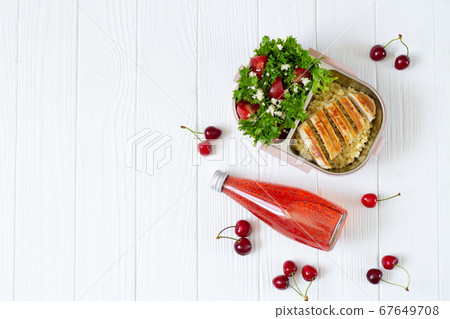 tomatoes, chicken, strawberry 67649708