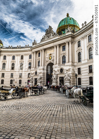 Presidents Residence, Wiener Hofburg, With Fiaker Horses And Coaches In The Inner City Of Vienna In Austria 67650991