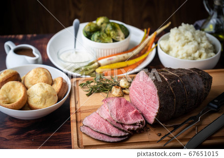 traditional roast beef sunday lunch 67651015