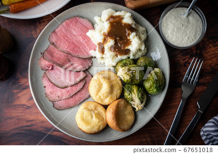 traditional british roast beef sunday lunch 67651018