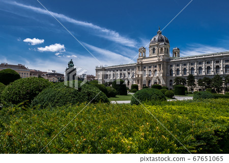 Historic Building Of The Museum Of Natural History Beneath The Sculpture And Memorial For Empress Maria Theresia In The Inner City Of Vienna In Austria Historic Building Of The Museum Of Natural History Beneath The Sculpture And Memorial For Empress Maria Theresia In The Inner City Of Vienna In Austria 67651065