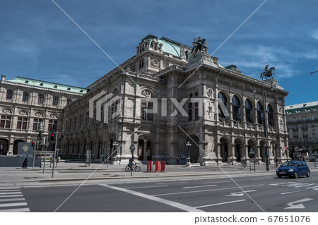 Front View Of The Opera House In The Inner City Of Vienna In Austria 67651076