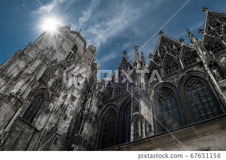 Bright Sun Shines Over Cathedral Stephansdom In The Inner City Of Vienna In Austria Bright Sun Shines Over Cathedral Stephansdom In The Inner City Of Vienna In Austria 67651158