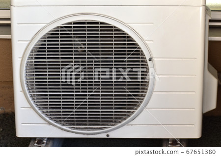 Outdoor unit of air conditioner Outdoor unit of air conditioner 67651380