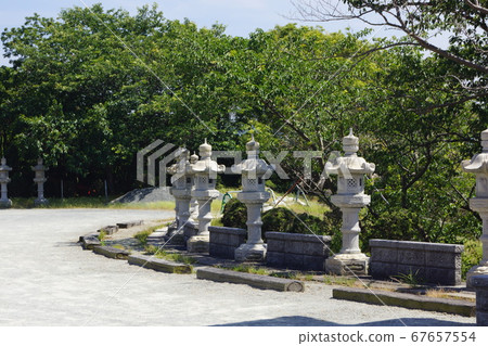 Stone lanterns at Fukutoku Inari Shrine, Toyoura Town, Shimonoseki City, Yamaguchi Prefecture 67657554