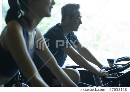 man, setting, to protest 67658118