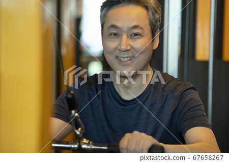 man, setting, to protest 67658267