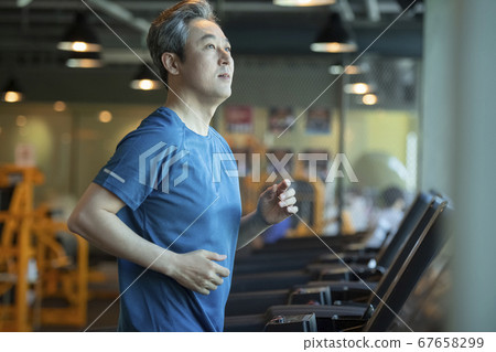 少男 男孩 男生 67658299