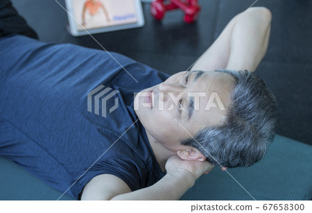 man, middle-age, to protest 67658300