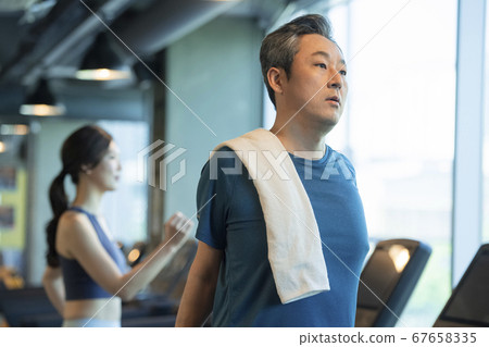 man, setting, to protest 67658335