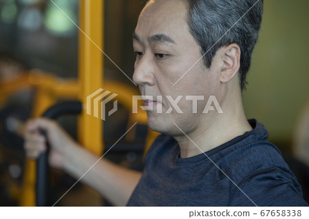 man, setting, to protest 67658338