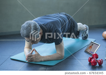 man, 50s, to protest 67658345