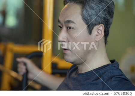 少男 男孩 男生 67658360