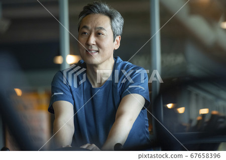 少男 男孩 男生 67658396