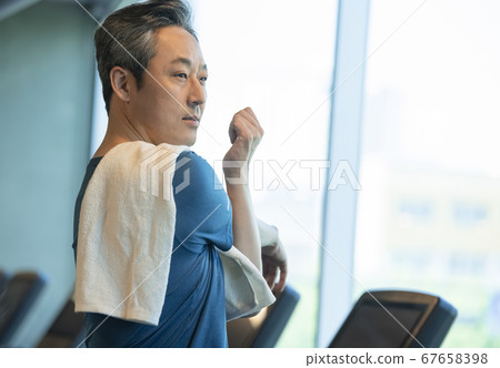 man, setting, to protest 67658398